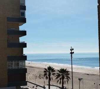 Encantador Apartamento Frente A La Playa Victoria Appartement Cádiz Buitenkant foto